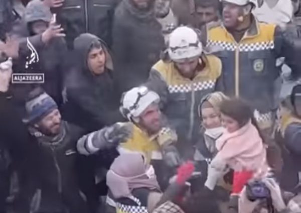 Συρία: «Είχαμε χάσει κάθε ελπίδα» – Οικογένεια ανασύρθηκε μετά από 40 ώρες στα ερείπια