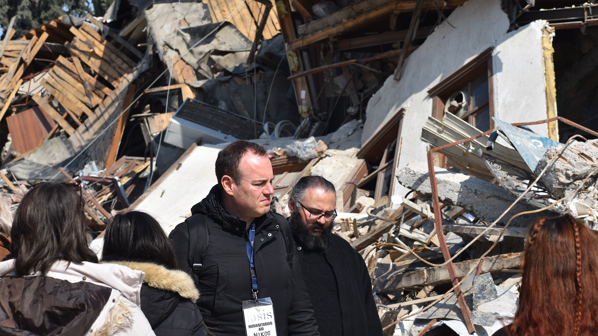 Σεισμός Τουρκία: Εθελοντές στο πλευρό των πληγέντων