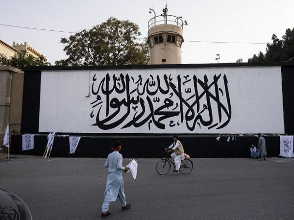 Αφγανιστάν: Η κυριότερη διέλευση στα σύνορα με Πακιστάν κλείνει – Κάτοικοι λένε πως ακούν πυρά