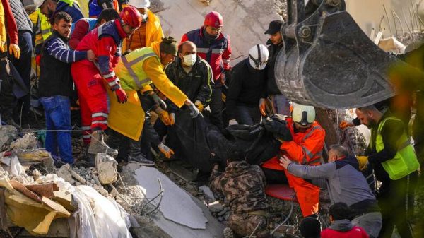 Τουρκία: Διαψεύδει η ελληνική Ομάδα Διάσωσης ότι απειλήθηκε με όπλα για να συνεχίσει τις έρευνες