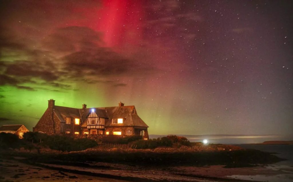 Ηλιακή καταιγίδα κατέβασε το βόρειο σέλας μέχρι τη Βρετανία