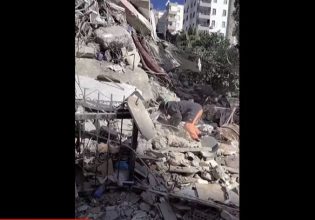 Σεισμός στην Τουρκία: Η σπαρακτική κραυγή ενός πατέρα που σκάβει μέσα στα ερείπια για να βρει τις κόρες του