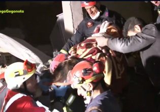 Σεισμός στην Τουρκία: Η ΕΜΑΚ έσωσε ακόμα ένα αγόρι από τα χαλάσματα