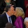 ΗΠΑ: Το περίεργο φιλί στο στόμα της Τζιλ Μπάιντεν με τον σύζυγο της Καμάλα Χάρις