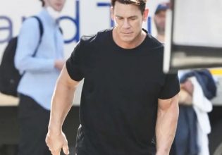 Τζον Σίνα: Εθεάθη με κοντή φούστα, καλσόν και γόβες