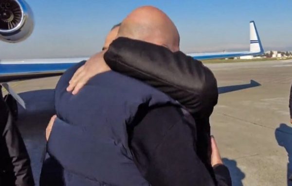 Δένδιας για τον εναγκαλισμό με Τσαβούσογλου: Ο ανθρώπινος πόνος μεγαλύτερος από τις διαφορές μας