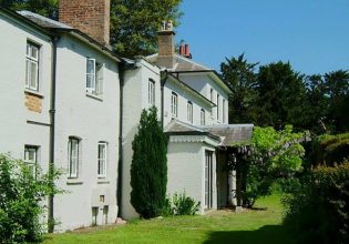 Μεγάλη Βρετανία: Δείτε το «φτωχικό» εξοχικό σπίτι των Χάρι και Μέγκαν [εικόνες από το εσωτερικό του]