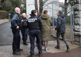 Γαλλία: «Μία φωνή μου είπε να το κάνω» – Τι είπε ο 16χρονος που έσφαξε την καθηγήτρια των Ισπανικών