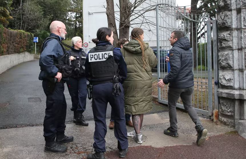 Γαλλία: «Μία φωνή μου είπε να το κάνω» - Τι είπε ο 16χρονος που έσφαξε την καθηγήτρια των Ισπανικών