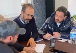 Τουρκία: Βουλευτής του Ερντογάν έφτιαξε σε… κόλλα Α4 το σχέδιο ανοικοδόμησης σεισμόπληκτης περιοχής [βίντεο]