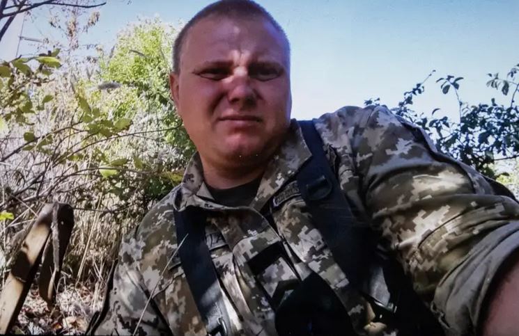Πόλεμος στην Ουκρανία: Η ιστορία του πρώτου στρατιώτη που πέθανε στο μέτωπο