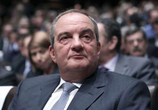 Η αποστρατεία Καραμανλή και όσα δίδαξαν οι αποχωρήσεις των πρώην αρχηγών