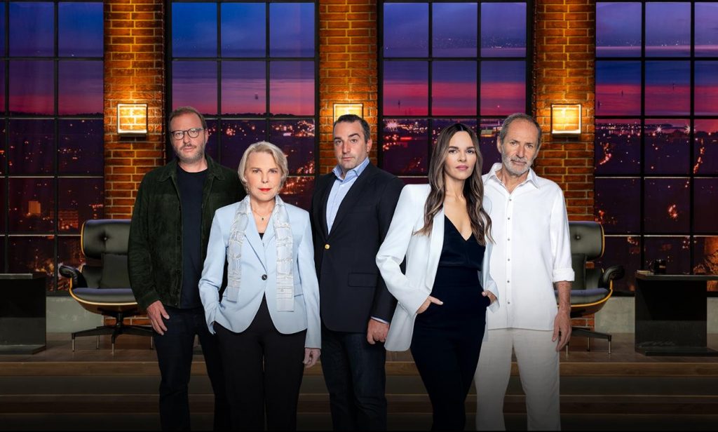 Dragons’ Den: Άφωνοι οι επενδυτές με το πλωτό νησί για να τραγουδά ο Ρέμος