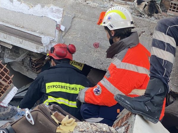 Σεισμός στην Τουρκία: Στην Αντιόχεια επιχειρεί ξανά η ελληνική ΕΜΑΚ – Αναζητούν επιζώντες στα ερείπια