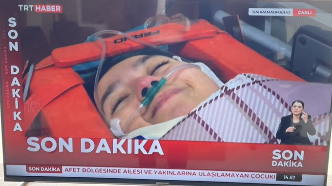 Τουρκία: «Αυτή που δεν πεθαίνει»... Συγκίνηση για την 17χρονη που βγήκε ζωντανή 248 ώρες μετά τον σεισμό