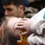 Σεισμός: Σώζουν παιδιά μέσα από τα συντρίμμια σε Τουρκία και Συρία