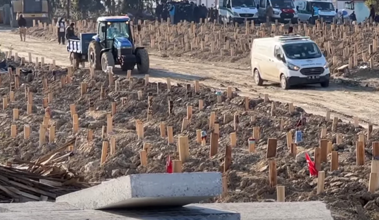 Σεισμός στην Τουρκία: Γέμισε μαζικούς τάφους η Αντιόχεια - Αγνώστων στοιχείων οι σοροί