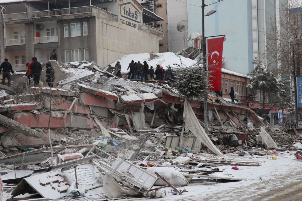 Σεισμός στην Τουρκία: Πάνω από 1.600 οι νεκροί