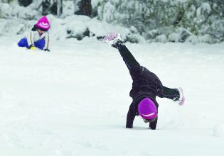 Κακοκαιρία «Μπάρμπαρα»: Τι θα γίνει με τα σχολεία – Το απόγευμα θα βγει η απόφαση