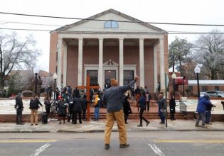 ΗΠΑ: Αγανάκτηση και οργή κατά της αστυνομικής βίας στην κηδεία του Τάιρ Νίκολς