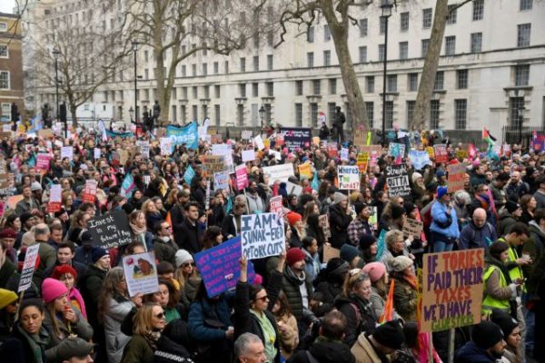 Βρετανία: Νέα απεργία από τους εργαζόμενους στους σιδηροδρόμους – Ζητούν αυξήσεις στους μισθούς