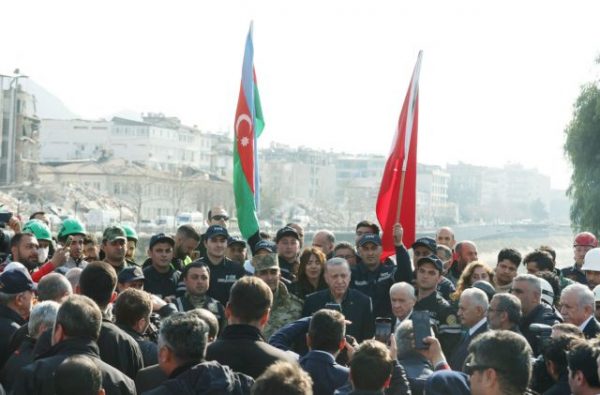 Τουρκία: Μετά τον σεισμό ο Ερντογάν «αλλάζει προσέγγιση, όχι στρατηγική»