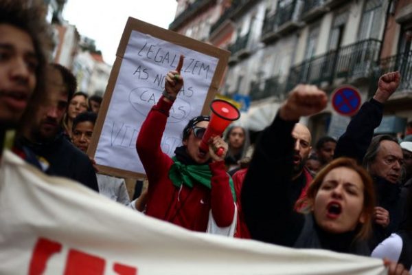 Πορτογαλία: Η ιλιγγιώδης αύξηση του κόστους ζωής βγάζει χιλιάδες στους δρόμους της Λισαβόνας