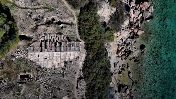 Η γαλάζια πολιτεία των νεκρών: Οι Κατακόμβες της Κορινθίας που θα ζήλευε και ο Indiana Jones