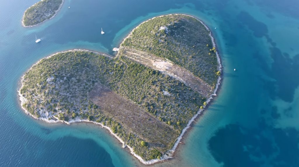 Το «Νησί της Αγάπης» στην Κροατία βγαίνει στο σφυρί