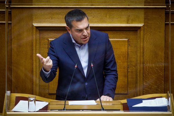 Τσίπρας στη Βουλή: Ως πότε κ. Μητσοτάκη θα παριστάνετε τον μοναδικό πατριώτη εδώ μέσα;