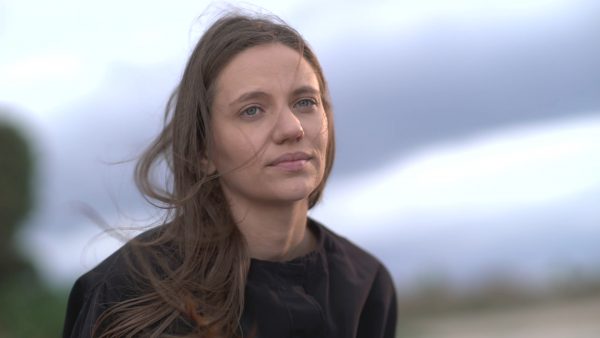 Μαύρο Ρόδο: Πέτρος και Ελισάβετ περνούν ρομαντικές στιγμές στην παραλία