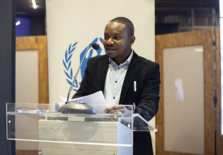 Πρόσφυγας: Η ιστορία του Ζυλιέν – Από την πλατεία Αμερικής πρώτος στο πανεπιστήμιο