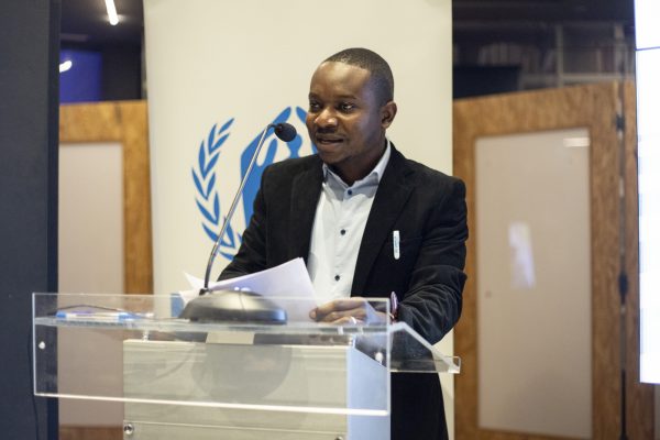 Πρόσφυγας: Η ιστορία του Ζυλιέν – Από την πλατεία Αμερικής πρώτος στο πανεπιστήμιο