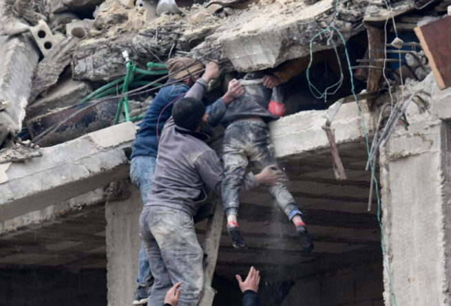 Σεισμός Τουρκία: Βοήθεια στους πληγέντες