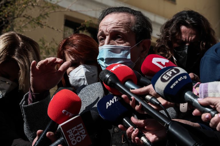 Μπιμπίλας για Φιλιππίδη: «Δεν θέλει να ξαναδεί κανέναν στα μάτια του»