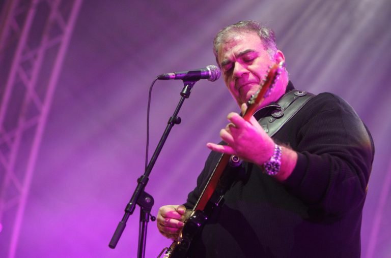 Ο Δημήτρης Σταρόβας συγκλονίζει για την απώλεια της μητέρας του