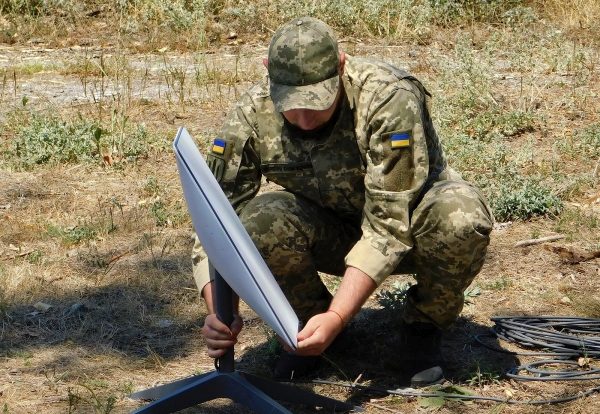 Ουκρανία: Κόντρα με τον Έλον Μασκ για τη χρήση του Starlink σε drone