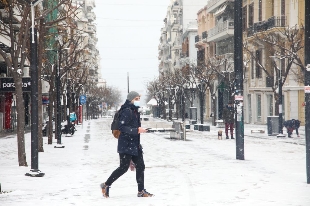 Χιόνι στην Θεσσαλονίκη: Στα λευκά ντύθηκε και η Χαλκιδική