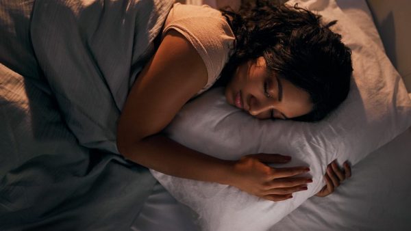 Επιστήμη: Οι άνθρωποι κοιμούνται πιο πολύ και βλέπουν περισσότερα όνειρα τον χειμώνα