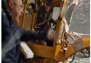 Ο Μπέος «κυνηγός» εκχιονιστικών, βρίζει και δίνει οδηγίες πώς να καθαρίσουν το χιόνι