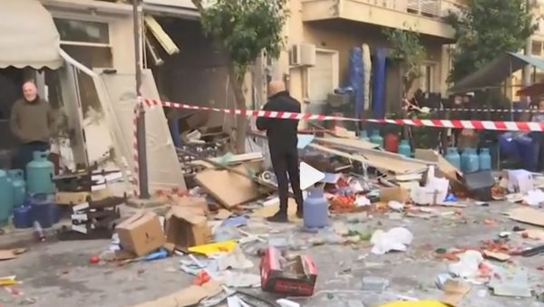 Έκρηξη σε κατάστημα με φιάλες υγραερίου στο Αιγάλεω