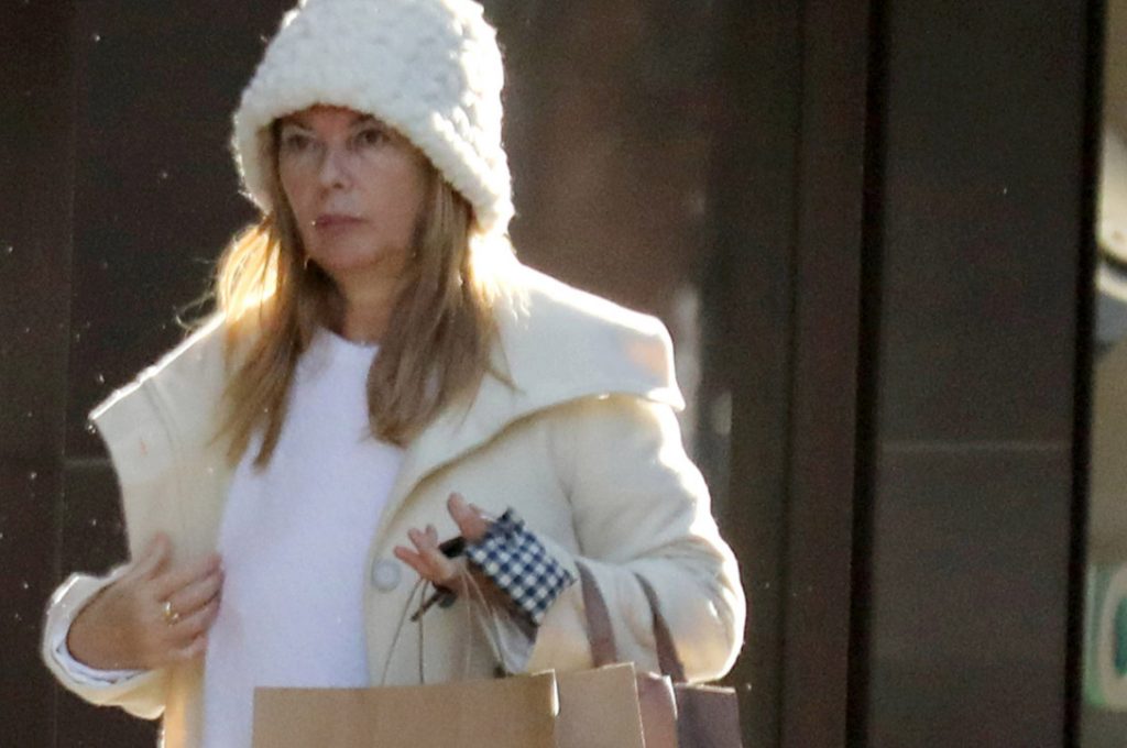 Σοφία Αλιμπέρτη: Η μοναχική βόλτα της στο Γλυφάδα – Σπάνιες φωτογραφίες