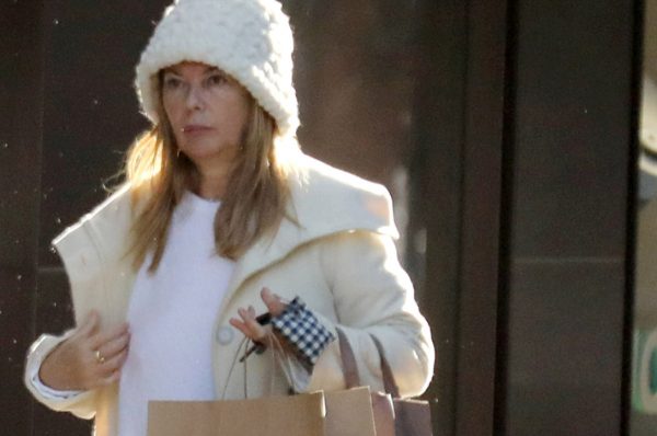 Σοφία Αλιμπέρτη: Η μοναχική βόλτα της στο Γλυφάδα – Σπάνιες φωτογραφίες