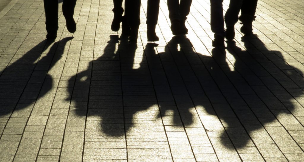 Πετρούπολη: Ανήλικοι απείλησαν με ρόπαλα οδηγό λεωφορείου – 4 συλλήψεις