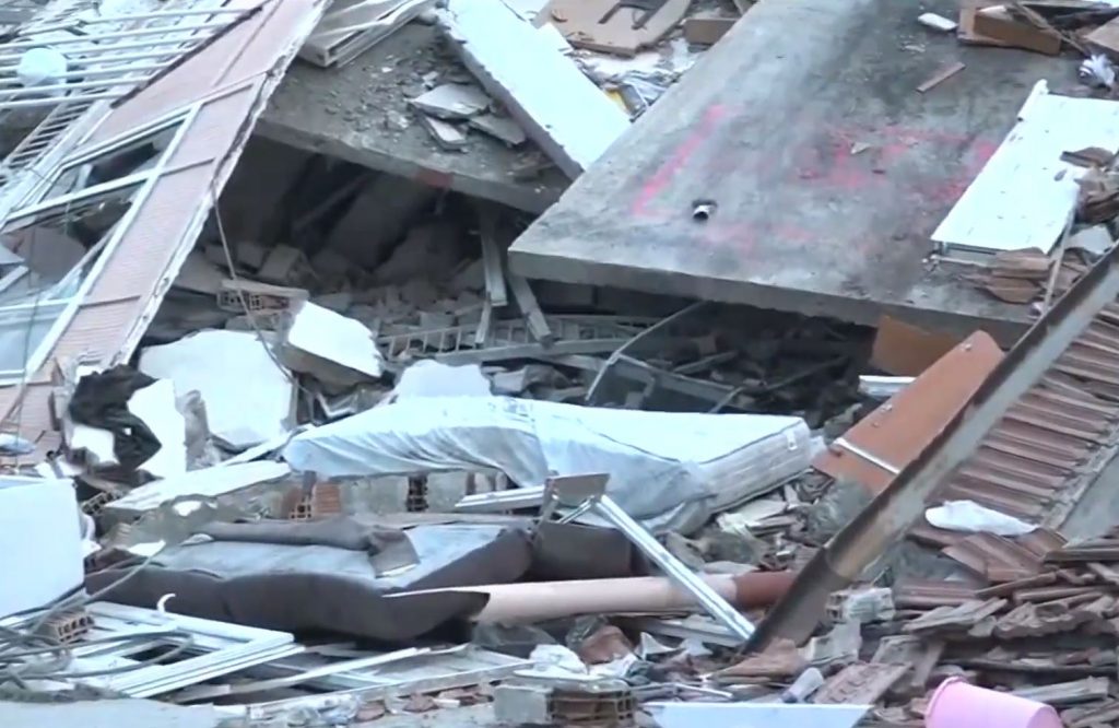 Σεισμός στην Τουρκία: Σταμάτησε η επιχείρηση της ΕΜΑΚ για την ανεύρεση των Ελλήνων αγνοούμενων