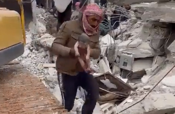 Σεισμός στη Συρία: Σωρεία αιτημάτων για το μωρό που βρέθηκε στα ερείπια