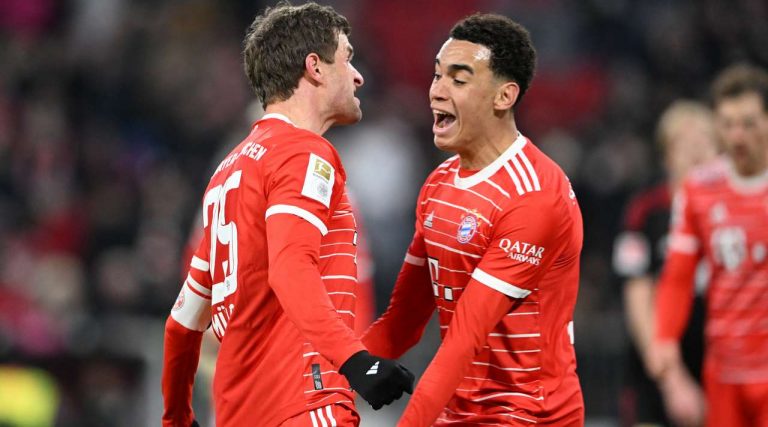 Η Μπάγερν πήρε το ντέρμπι κορυφής (3-0)