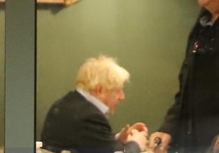 Μπόρις Τζόνσον: Για τριήμερο στα Καλάβρυτα ο πρώην πρωθυπουργός της Βρετανίας