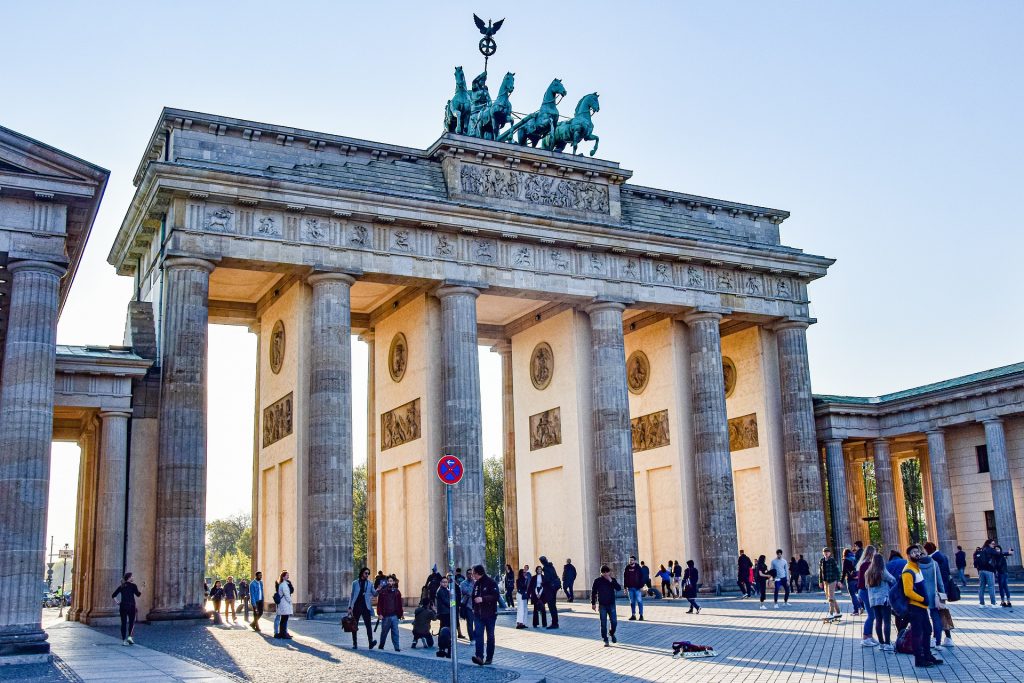 Βερολίνο: Δίνει στους νέους της χώρας voucher 50 ευρώ για θέατρα, μουσεία και νυχτερινά κέντρα