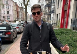 Γερμανός σκηνοθέτης μπαλέτου «έριξε περιττώματα σκύλου στο πρόσωπο κριτικού» μετά από κακό σχολιασμό